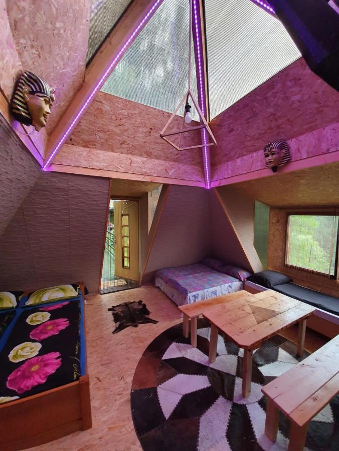 Pyramid Villa Visoko Buitenkant foto